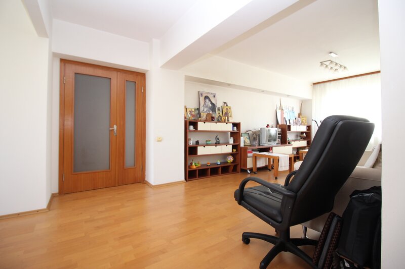 Crangasi, Ceahlau, centrala proprie, 3 camere transformat din 4 camere