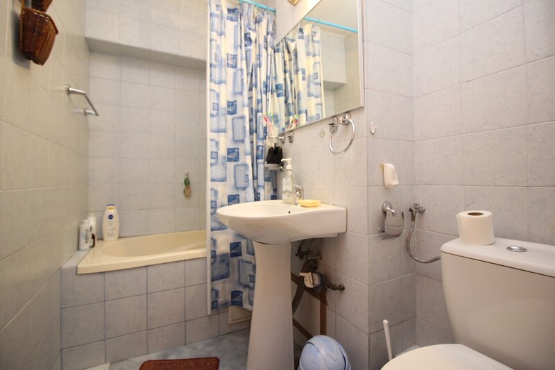 Crangasi, Ceahlau, centrala proprie, 3 camere transformat din 4 camere